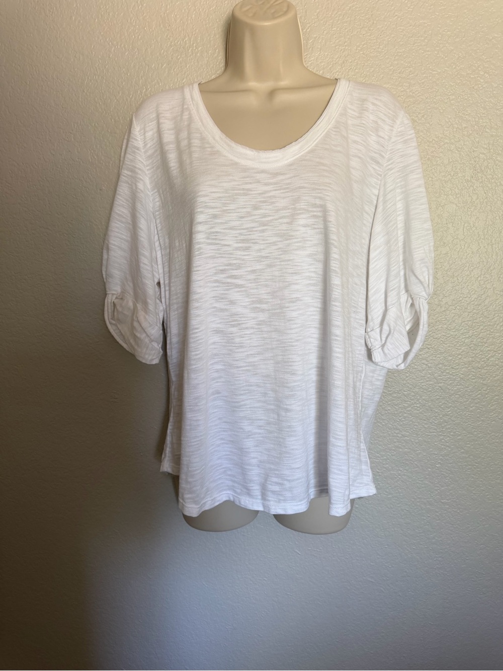 NWT White House Black Market Women's White Short Sleeve Scoop Tee